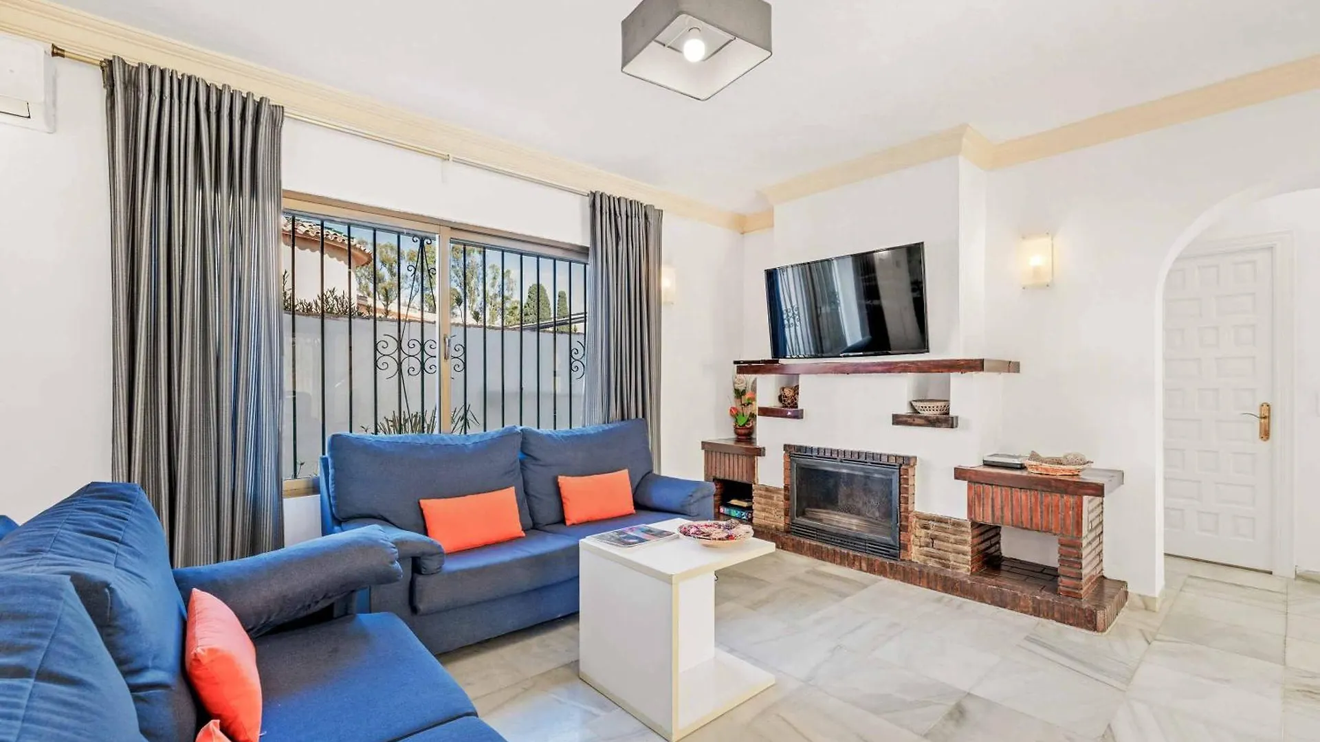 Villa Bart إِستيبونا إسبانيا